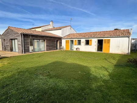 location maison 6 pièces  168.00m²  sainte