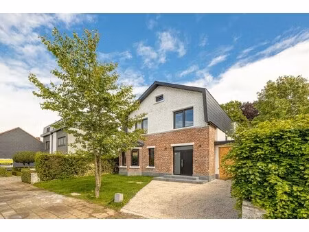 prachtige  gerenoveerde villa op een riant perceel (723 m²)