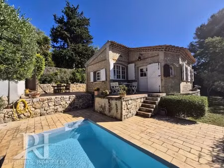 villa en pierre avec piscine sur terrain 1438m2