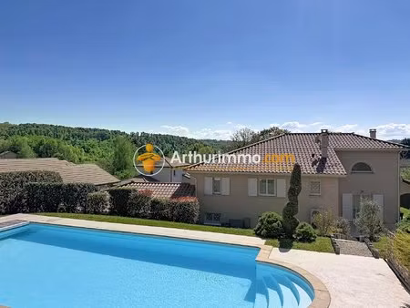 villa familiale avec piscine et vue dégagée – montcarra