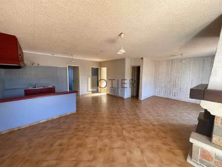studio à louer à capendu avec cour