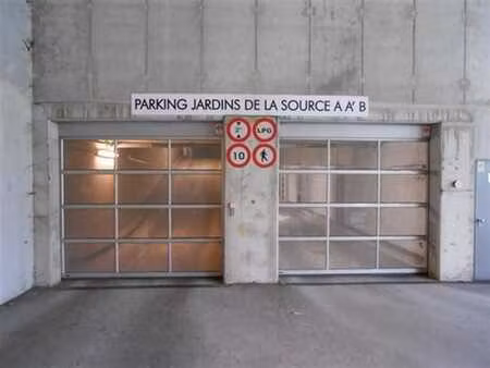 emplacement de parking intérieur