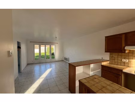 location maison  61.64 m² t-3 à tonnay-charente  770 €