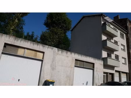 ensemble immobilier de 3 appartements  un dépôt professionnel et un terrain
