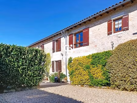 charentaise avec jardin paysager – bussac-sur-charente