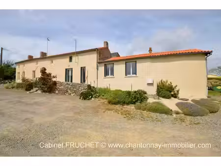 axe pouzauges - la chataigneraie - jolie longère avec gîte e