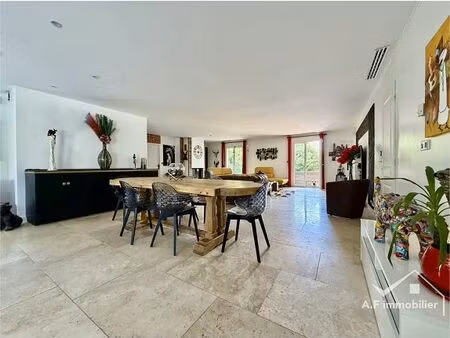 maison - 201m ²