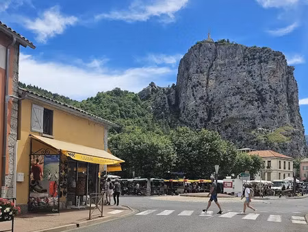 vente locaux professionnels à castellane (04120)  65 000 €