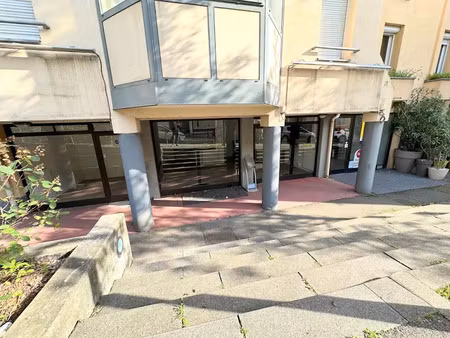 vente locaux professionnels à francheville (69340)  235 000 €