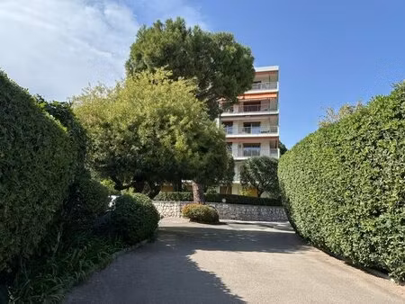 cimiez bas avenue georges v  3p de 71 m2 avec terrasse et balcon  cave et parking en...