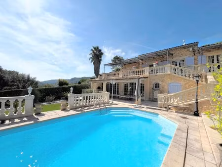 le tignet. maison de 212 m² sur un terrain de 1516 m2 au calme avec piscine