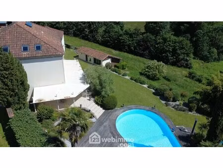 élégante maison de maître classée a avec parc  piscine et dépendances