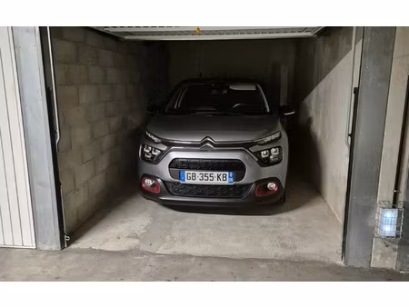 location stationnement  m² t- à le cannet  105 €