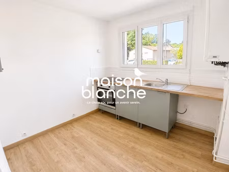 location appartement 3 pièces 56.77 m² à parthenay (79200)  525 €