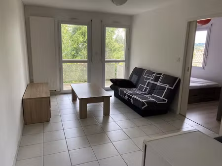 location meublée appartement 3 pièces 35 m² à pouzauges (85700)  590 €