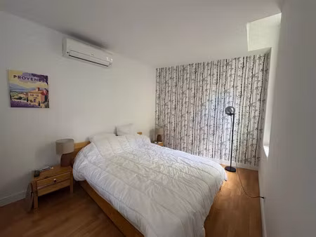 location meublée appartement 2 pièces 48 m² à nimes (30000)  650 €