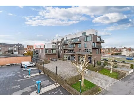 ruim en lichtrijk appartement met zonnig terras in centrum