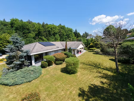 villa contemporaine de 225m2 sur 3898m2
