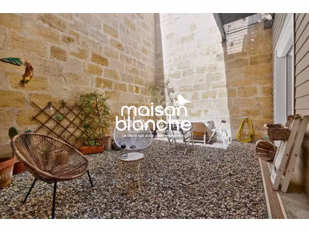 duplex avec cour a ciel ouvert dans petite copro