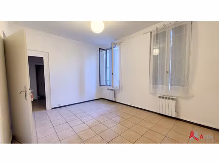 beaucaire-a louer studio de 26 m² avec pièce annexe d'env. 9 m
