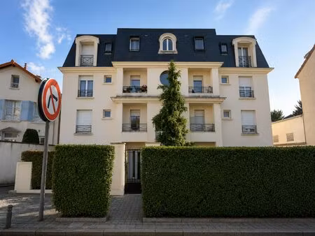 rare sur le secteur  double box spacieux de 28 m² à livry-garg