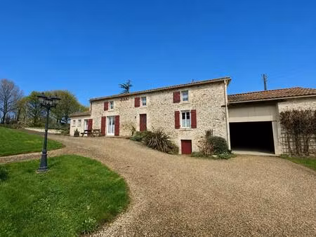 maison ancienne en pierres 3 chambres cadre verdoyant grande dependance attenante 75 m²