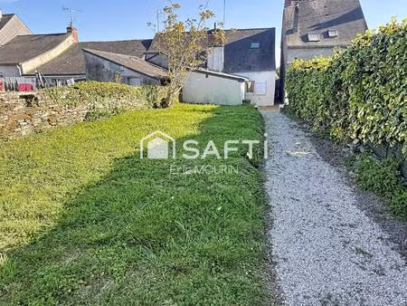 cette jolie maison avec un terrain attenant.