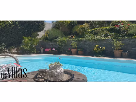maison traditionnelle de charme avec jardin luxuriant  pisci