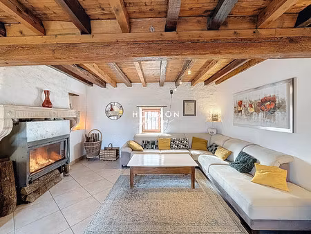 illiat : corps de ferme 206 m2  5 ch  3861 m2 terrain