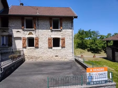 jolie maison en pierre à 10 min de arbois et salins les bains jura