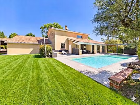 magnifique maison t7 220m2 sur 2000m2 de terrain avec piscine!!!