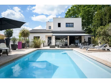 lignes épurées et lumière – villa familiale avec extérieur