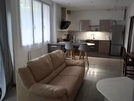 location meublée appartement 2 pièces 72 m² à cran-gevrier (74960)  1 145 €