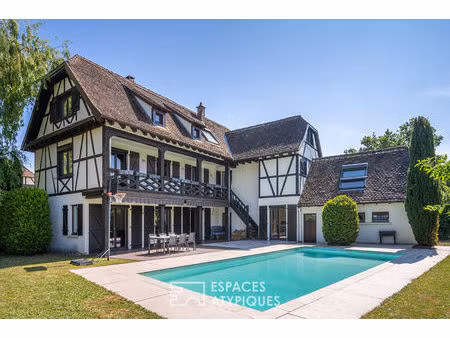 maison de caractère avec piscine et jardin arboré