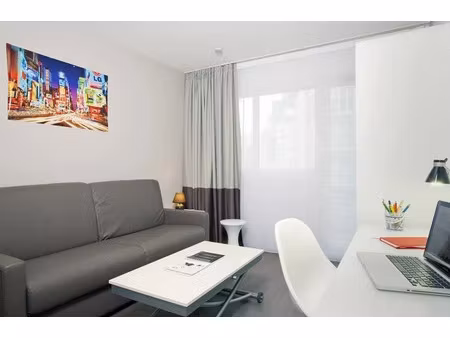 location meublée appartement 1 pièce 21 m² à courbevoie (92400)  1 050 €
