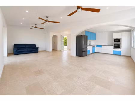 location meublée appartement 4 pièces 138.7 m² à saint-cyr-sur-mer (83270)  2 920 €