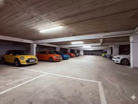 luxor parking : 60 places de parking 5 emplacements pour mot