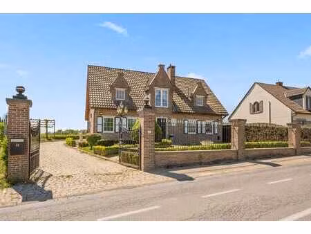 villa située à la campagne sur un magnifique terrain à opli