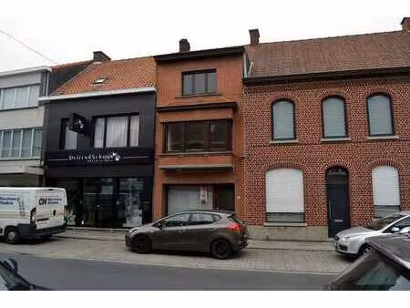 ruime woning op uitstekende locatie