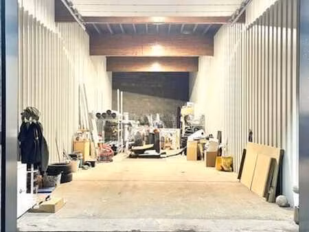 te huur : magazijn op 105 m²