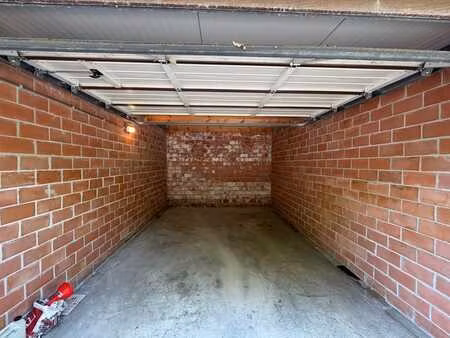 garagebox met verlichting in hartje brasschaat