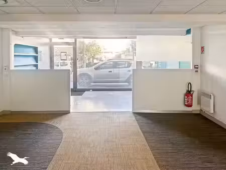 location locaux professionnels 2 pièces 76.14 m² à marseille 9ème (13009)  1 786 €