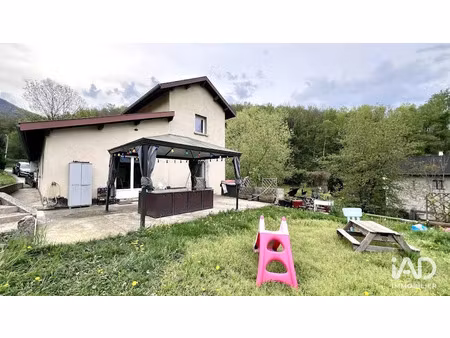 location meublée maison 5 pièces 109 m² à lancrans (01200)  2 003 €