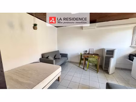 location meublée locaux professionnels 1 pièce 20 m² à fort de france (97200)  510 €
