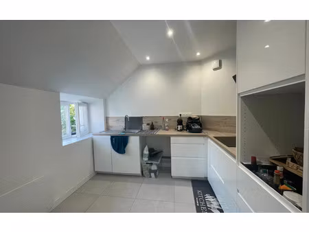 location appartement  m² t-3 à château-landon  700 €