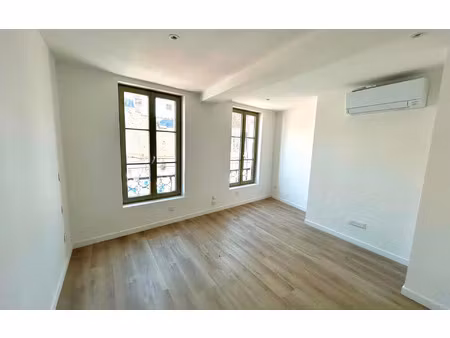 location appartement  m² t-2 à laon  326 €