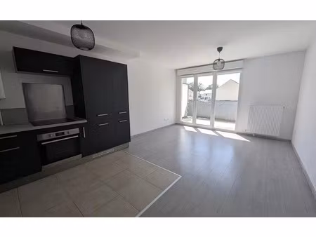 location appartement  m² t-2 à neufmoutiers-en-brie  840 €