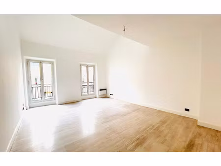 location appartement  m² t-3 à nice  2 000 €