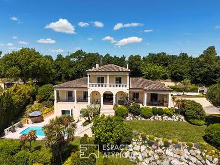 propriété de prestige nichée sur les coteaux de pin balma