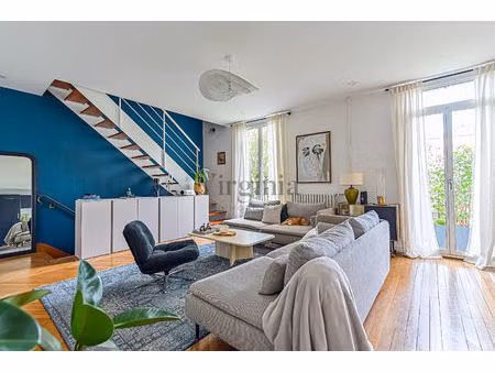 duplex d'exception - triangle d'or - entièrement rénové
